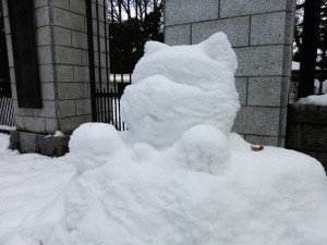 ネコ型雪だるま