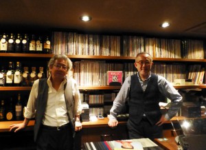 音楽バーの二人